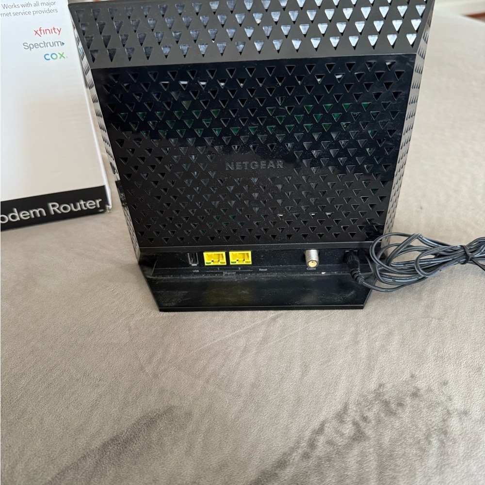 NETGEAR AC1600 Black Modem Router Combo - Picture 4 of 4